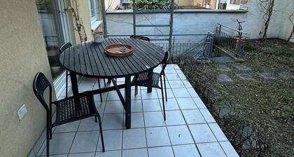 Zentral Stilvolle zwei Zimmer Wohnung