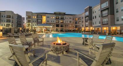 Relaxing 2BR/2BA Gated, Workspace, Pool, Near Redstone & Airport