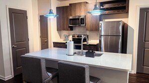 Micro-ondes, four, plaque de cuisson, lave-vaisselle