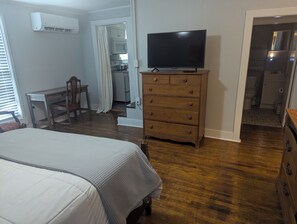 1 makuuhuone, silitysrauta/-lauta, internet