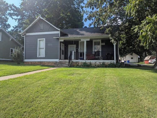 Spacious Apt Near Downtown & WKU