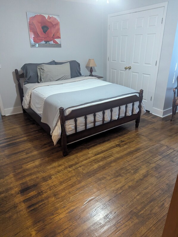 1 habitación, tabla de planchar con plancha y internet 