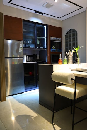 Micro-ondes, four, plaque de cuisson