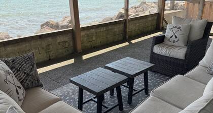 Lake Erie Escape: Hot Tub, Sauna & Big Creek Marsh Access– A Birder’s Paradise!