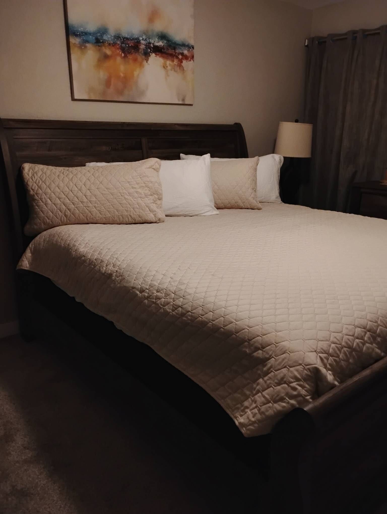 3 slaapkamers, een strijkplank/strijkijzer, wifi, beddengoed