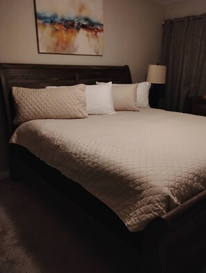 3 chambres, fer et planche à repasser, Wi-Fi, draps fournis