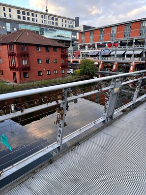A bridge with metal railings and a series of padlocks attached to the handrails. - One Bedoom Flat in Birmingham City Centre With Free Underground Parking (Birmingham)