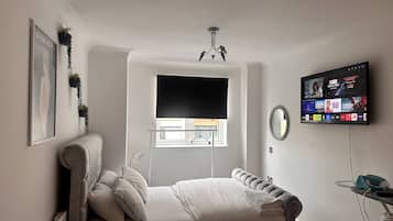 Apartment, 1 Bedroom, Accessible, Balcony | Living room