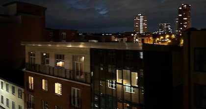Charming Birmingham Apartment With Mini Balcony and Wifi With a Free Parking