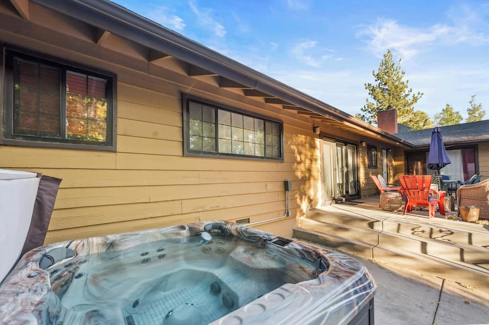 Wanderlust Lodge