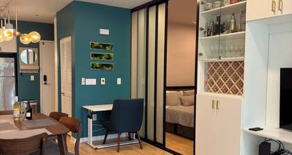 Jr 1 BR w/ parking & a plunge in Design District