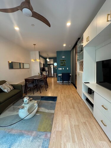 Jr 1 BR w/ parking & a plunge in Design District