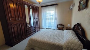 4 habitaciones, tabla de planchar con plancha y wifi gratis 