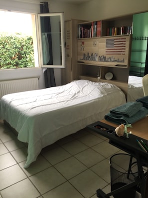 3 chambres, fer et planche à repasser, Wi-Fi, draps fournis