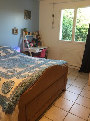 3 bedrooms, iron/ironing board, WiFi, bed sheets - Quiet, natural home close to the Bassin d'Arcachon, lakes and ocean (Salles)