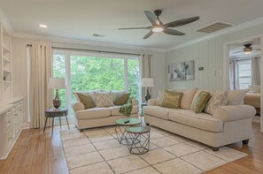 Living area - Cozy Cottage Getaway  (Columbus)