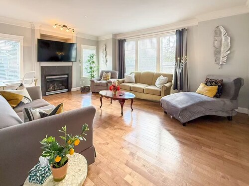 Charming 4-bedroom house in Langford next to Thetis lake