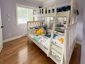 4 dormitoris, planxa i posts de planxar, wifi i roba de llit 