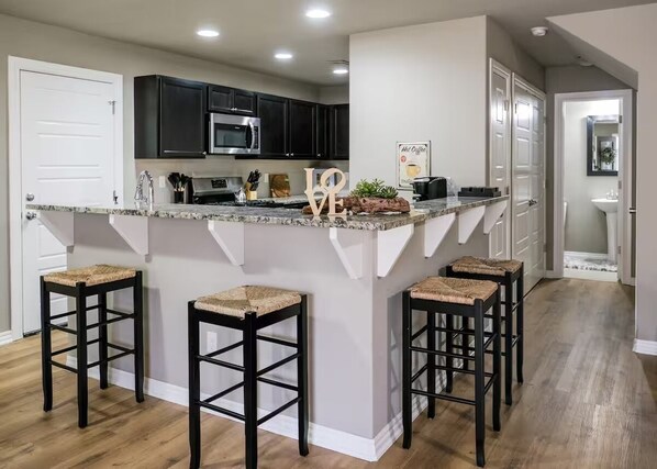 電子レンジ、オーブン、コンロ、食器洗い機