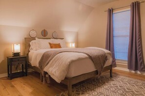 4 bedrooms, iron/ironing board, WiFi, bed sheets