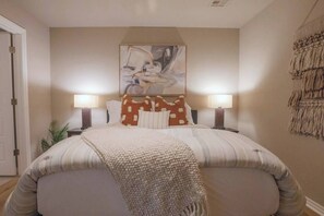 4 Schlafzimmer, Schreibtisch, Bügeleisen/Bügelbrett, WLAN