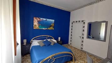 1 habitación, tabla de planchar con plancha, wifi y ropa de cama