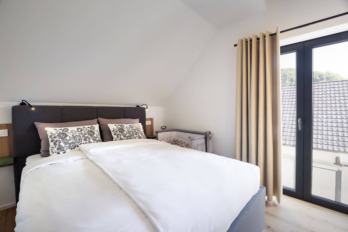 Egyptian cotton sheets, premium bedding, individually furnished