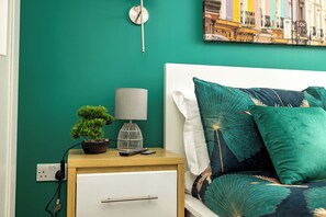2 chambres, fer et planche à repasser, Wi-Fi, draps fournis