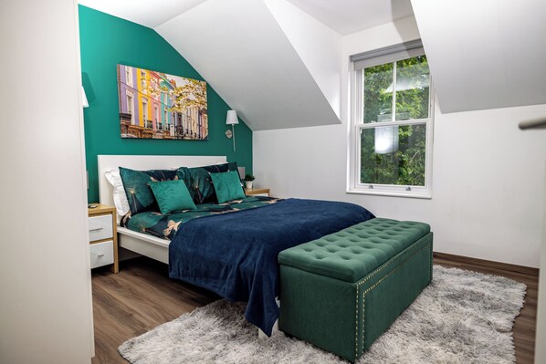 2 bedrooms, iron/ironing board, WiFi, bed sheets