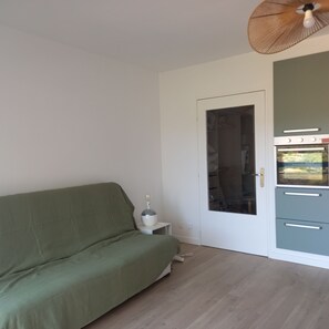 Interior - Charming studio for 2 to 3 people, 5-minute walk from the beach. (Saint-Mandrier-sur-Mer)