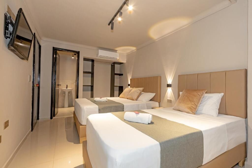 Family Room | Desk, soundproofing, free WiFi, bed sheets