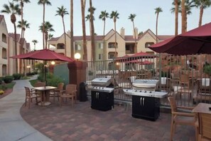 تناول الطعام بالخارج