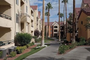 المنطقة المحيطة بالمنشأة