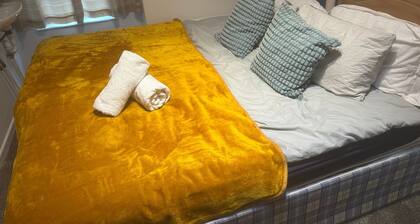 Central 4 Bedroom Walsall House - Free Parking & WiFi