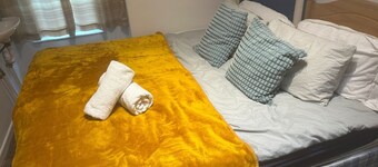 Central 4 Bedroom Walsall House - Free Parking & WiFi