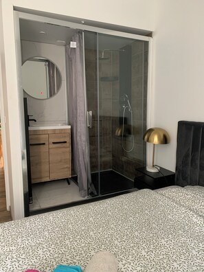 1 Schlafzimmer, Bügeleisen/Bügelbrett, Reisekinderbett, kostenloses WLAN