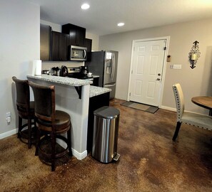 Microwave, oven, stovetop - Quiet, Secure 3BR/2BA in Prime Location (Waco)