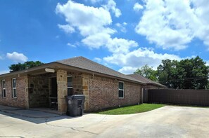 Exterior - Quiet, Secure 3BR/2BA in Prime Location (Waco)