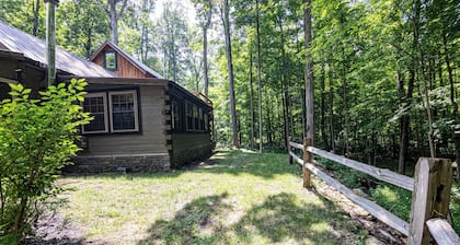 Cozy Cabin Retreat in the Woods-Relax & Unwind