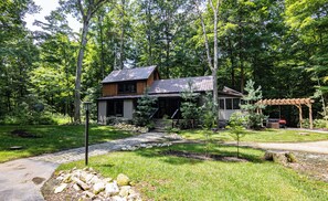 Exterior - Cozy Cabin Retreat in the Woods-Relax & Unwind (McComb)