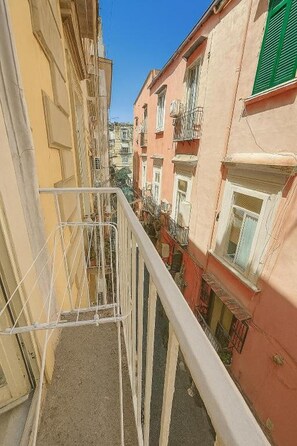 Desk, free WiFi - GG-Room S. Giovanni (Naples)