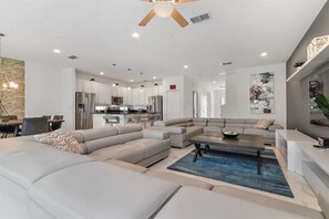 En 36-tommers smart-TV med digitale kanaler