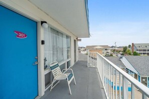 Property grounds - Top-Floor Condo w/ Pool, Balcony, & BBQ Grill (Wildwood Crest)