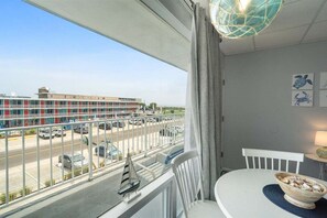 Dining - Top-Floor Condo w/ Pool, Balcony, & BBQ Grill (Wildwood Crest)