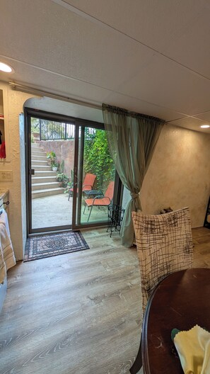 Interior - Willowstone Walkout Basement Suite (Pittsford)