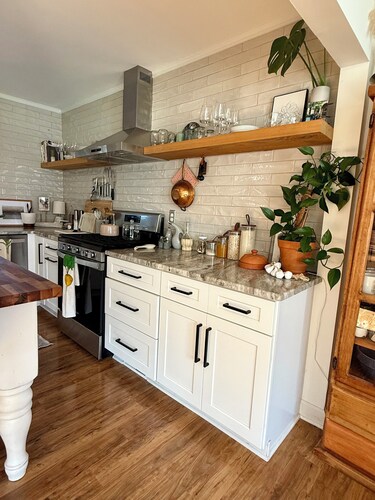 Charming 2-bedroom house in beach community