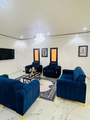 Interior - Authentic stay at Villa Noflaye du Lac Rose! (Deni Biram Ndao)