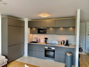 Micro-ondes, four, plaque de cuisson, lave-vaisselle