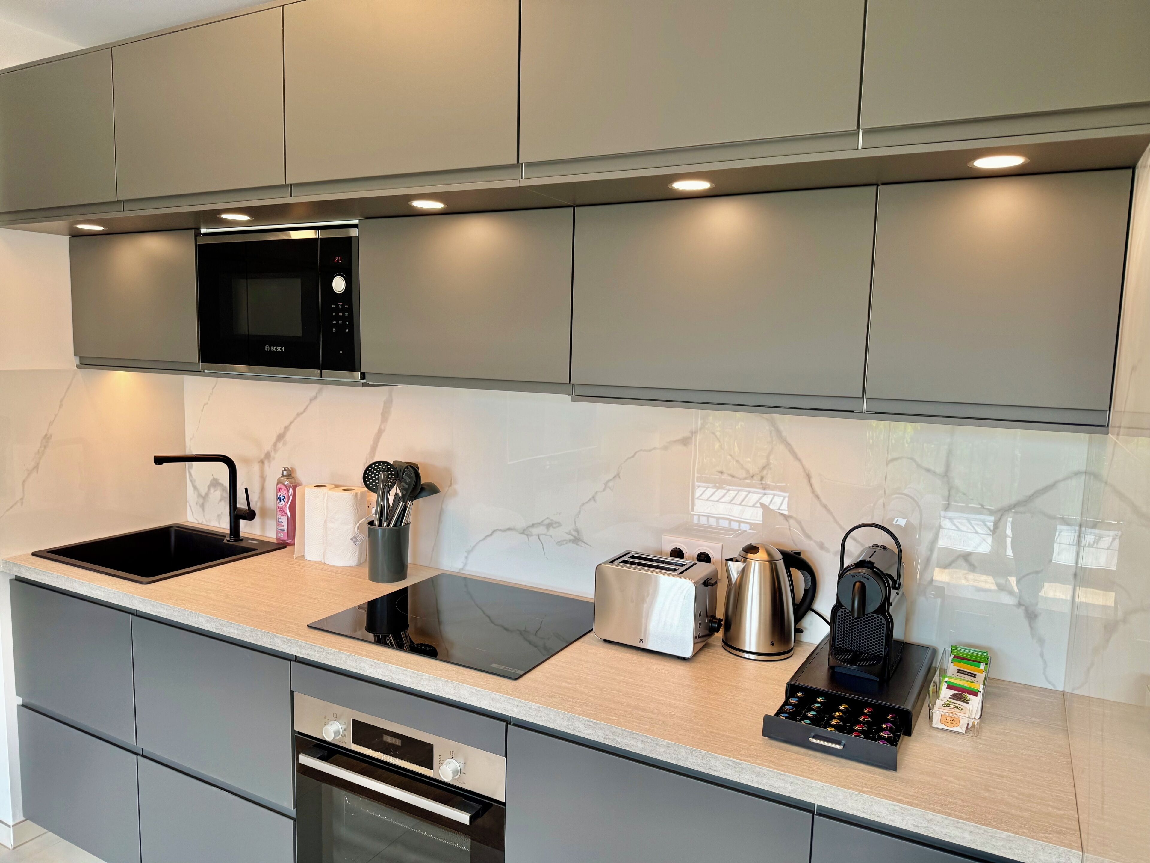 Micro-ondes, four, plaque de cuisson, lave-vaisselle