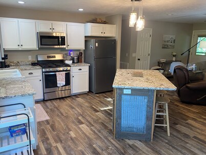 Cozy Farm House 2-bedroom house with AC in Saint Joe